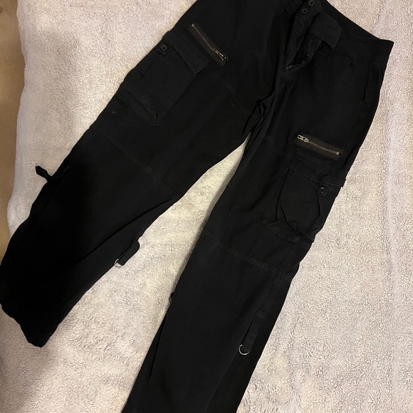 Amazon Black Cargo Pants for Women - Picture 4 of 9